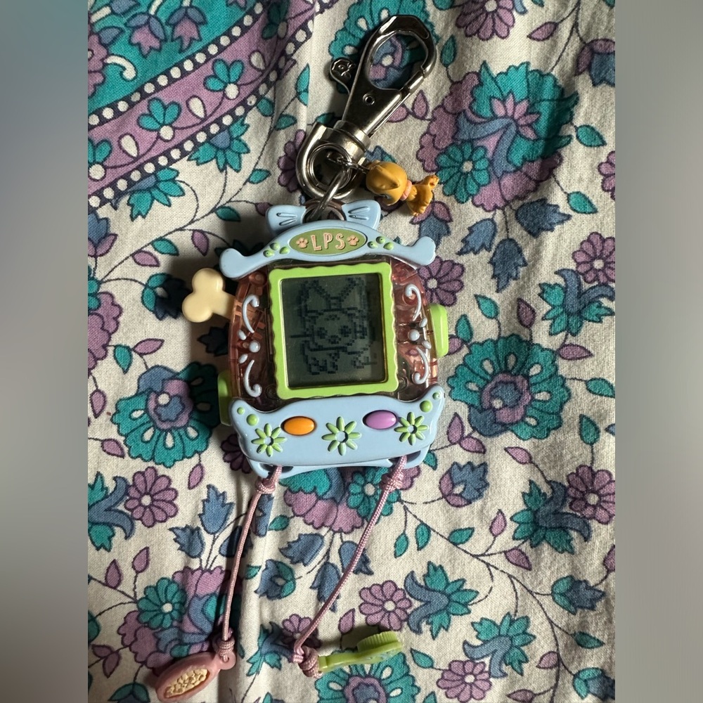 LPS Hasbro Littlest Pet Shop Digital Pet Game Handheld Console Dog 2005